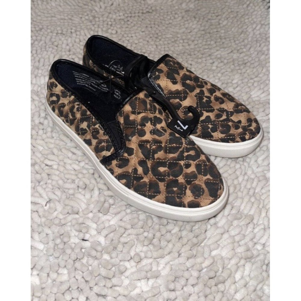 Time & Tru Leopard Print Shoes Womens size 7 1/2 Memory Foam Slip On Sneakers